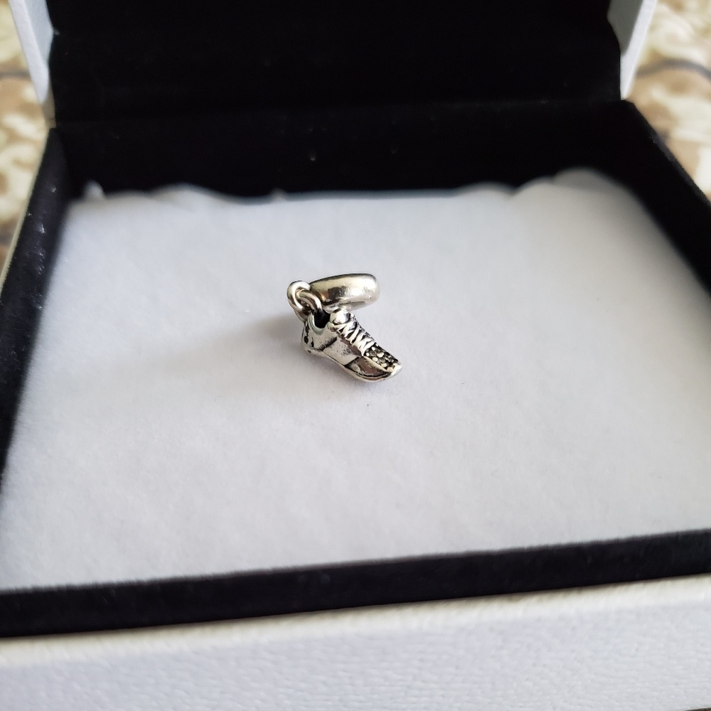Pandora 'Love to run' charm